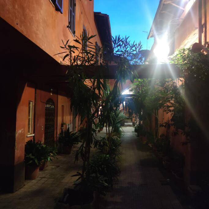 Julia Nel Cuore Di Trastevere Rome Exterior photo